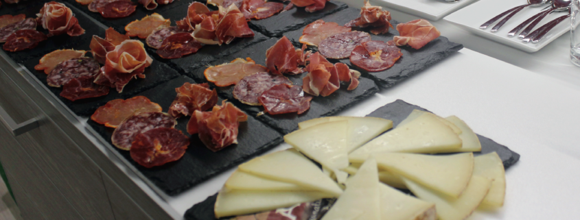 Qué comer en el Camino de Santiago - tablas de embutido y queso